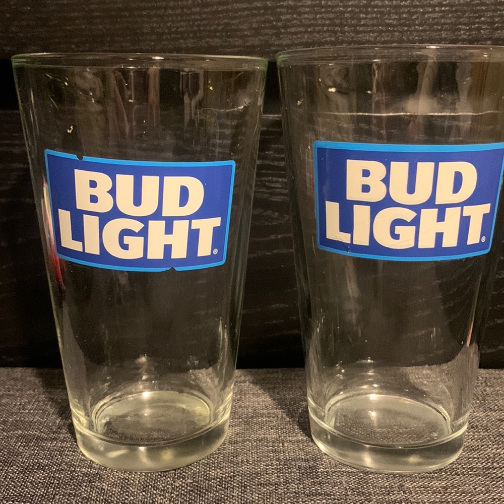 Set of 2 Bud Light pint glasses